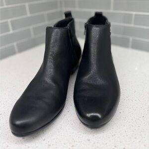 Munro Ankle Boot in Black Leather